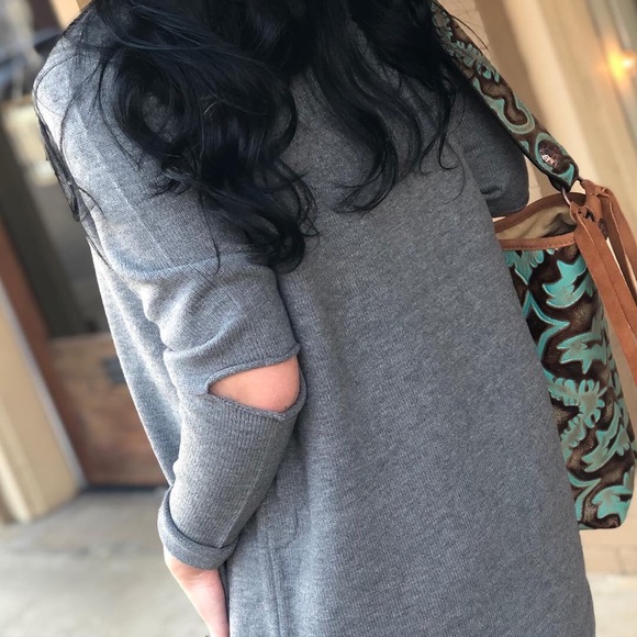 [ Brand New ] Joelle Tunic - Picture 2 of 2